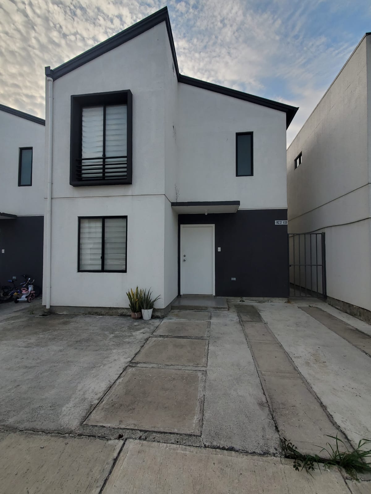 Casa en Alquiler Urbanizaciòn Villa Blanca