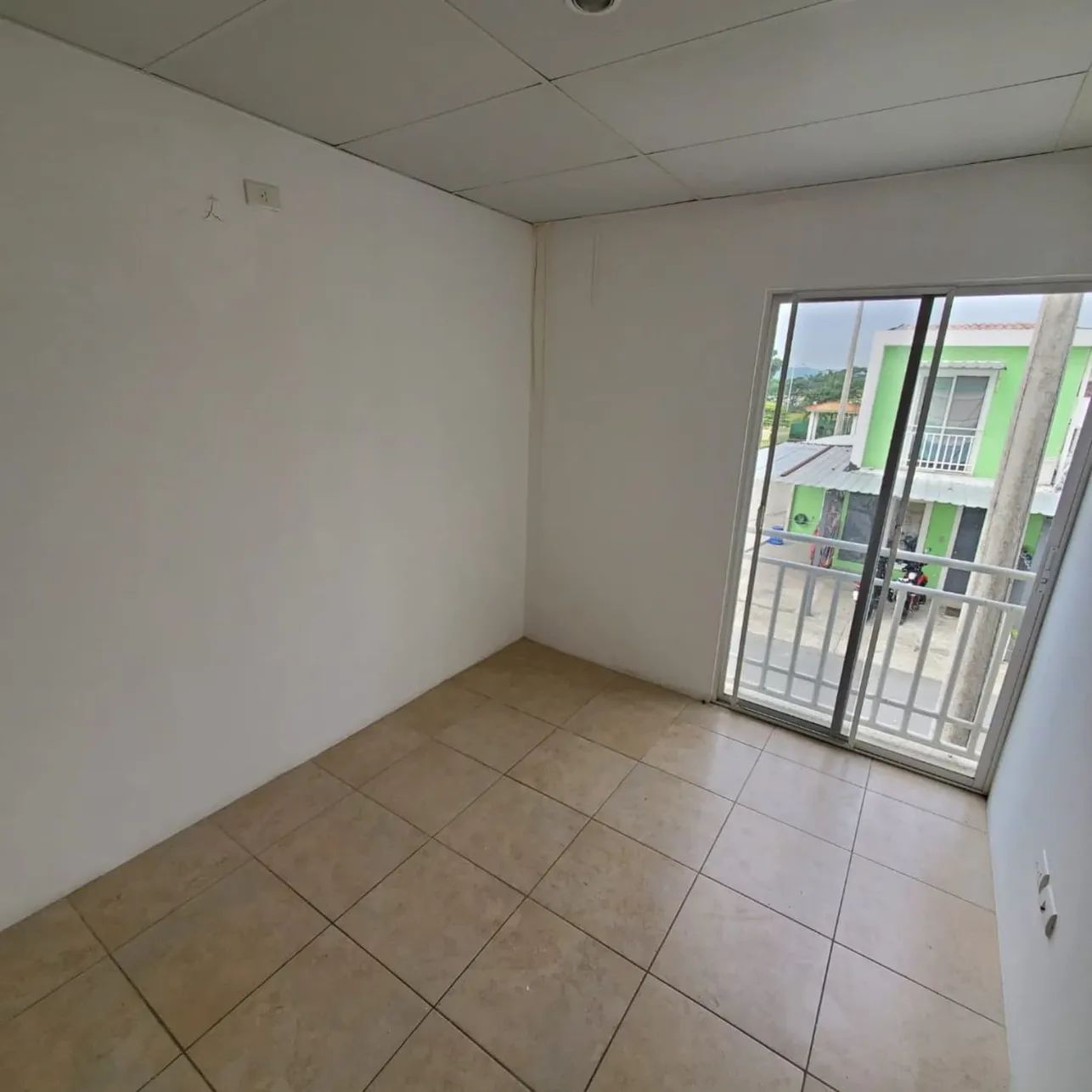 Casa esquinera en Urbanizaciòn Ciudad Santiago